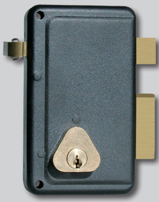 Fermeture de porte en cuivre et en acier